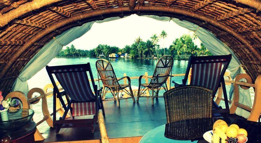 Queen Elizabeth Houseboat, Alleppey 2